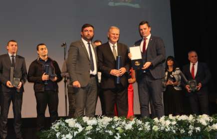 Поводом дана Града Бијељина проф. др Владо Симеуновић, награђен је  ''Златном медаљом Филип Вишњић''