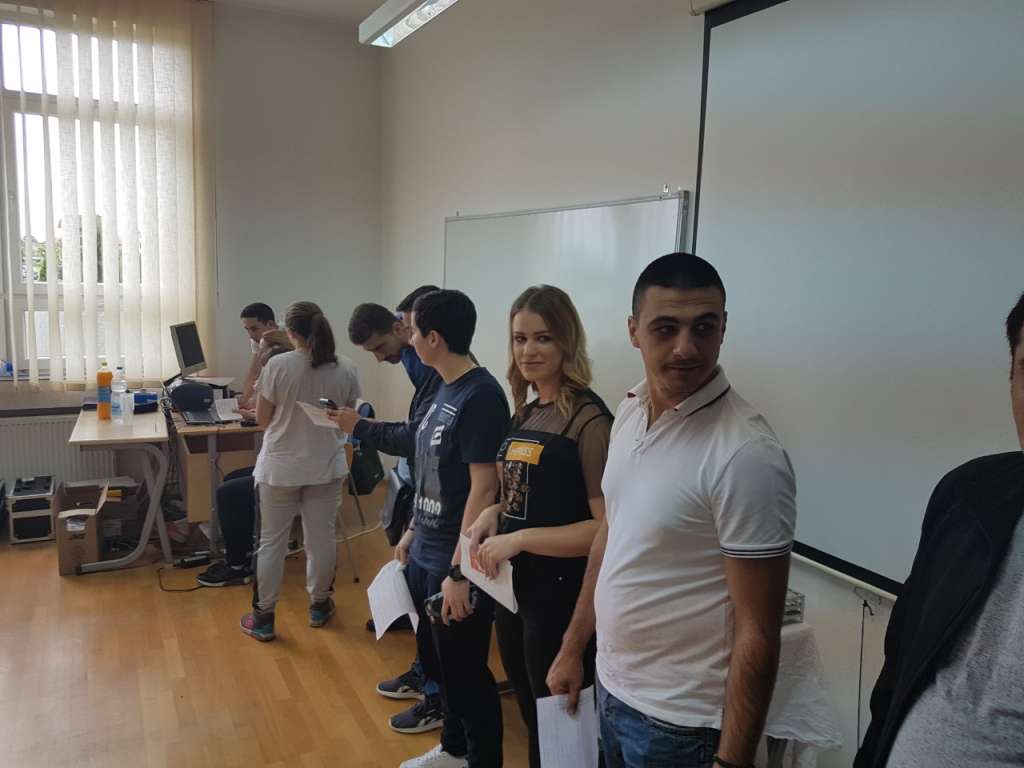 Студенти и професори у акцији добровољног даривања крви
