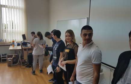 Студенти и професори у акцији добровољног даривања крви